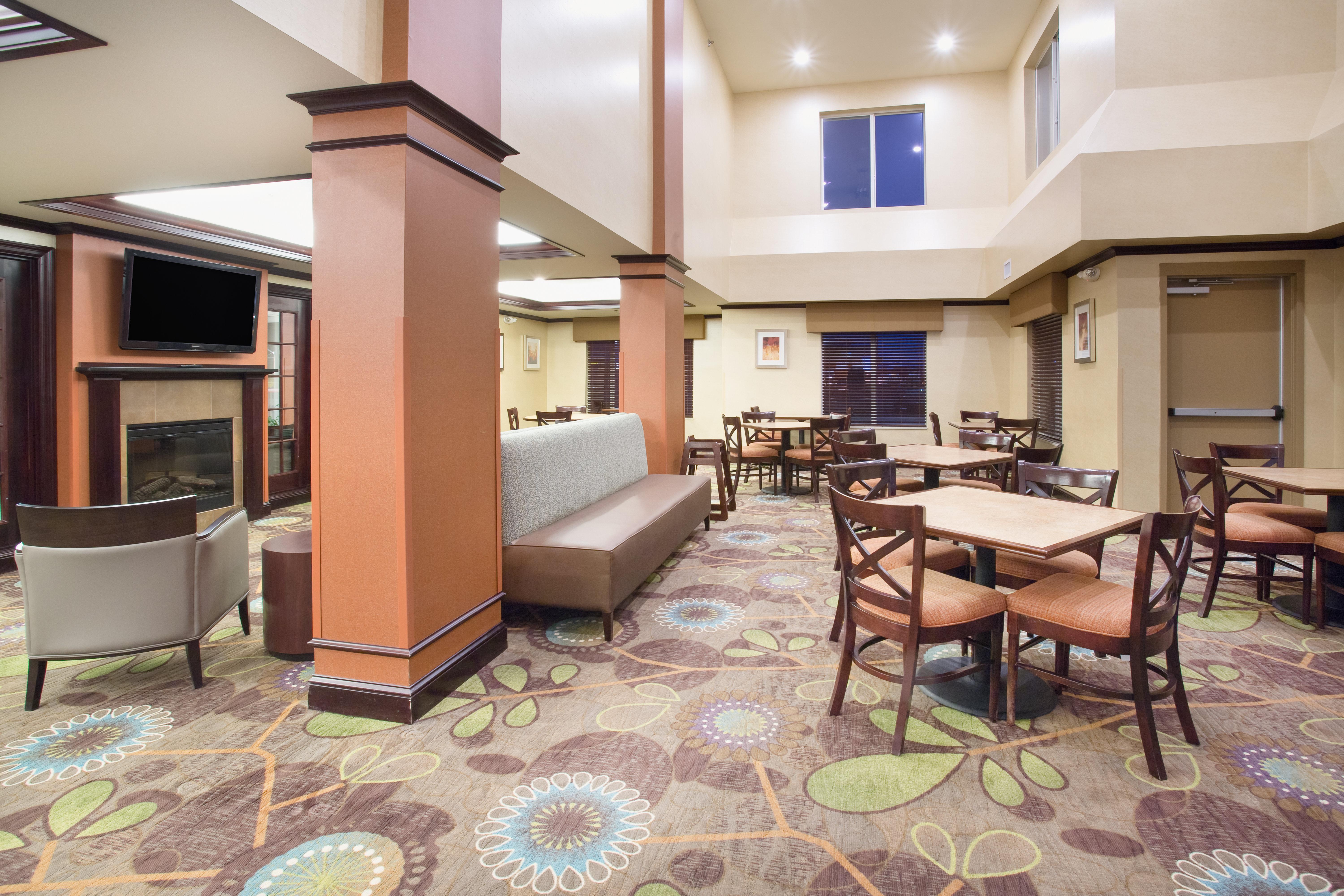 Holiday Inn Express Hotel & Suites Minot South By Ihg Eksteriør billede